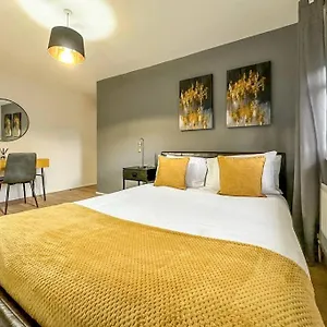 newly-refurbished-3-bed-house-near-london-o2-arena.cambridgehotelsuk.com/