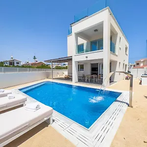 geo-panoramic-villa-pool-game-room-gym.protaras-cy-hotels.com/
